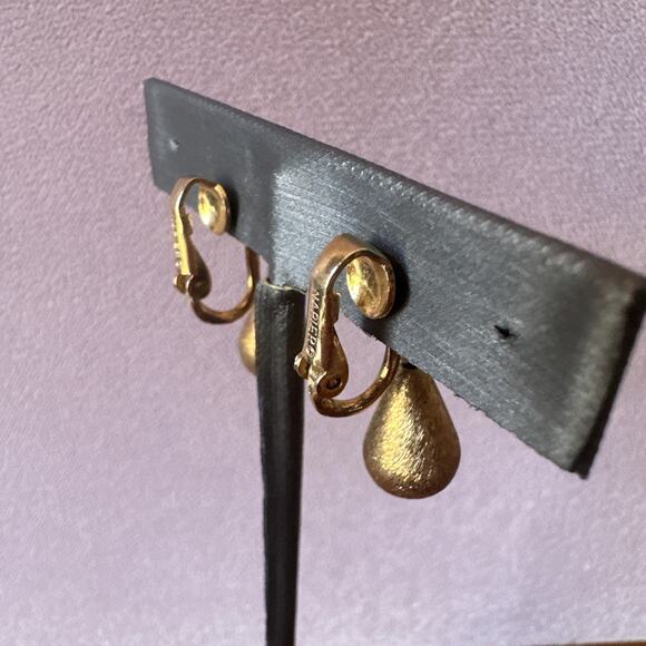 VTG Signed Napier Clip On Earrings Gold Tone Textured Drop Dangle Timeless - Picture 11 of 12